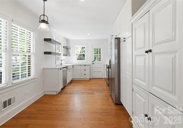 Photo 4 of Single family home for sale at 1004 S South, Gastonia, NC 28052 | MLS# 4429127 | Listing updated on 2026-10-10