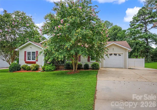 Photo 1 of Single family home for sale at 3567 Carington Ln, Statesville, NC 28625 | MLS# 4429130 | Listing updated on 2026-10-03