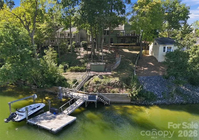 Photo 2 of Single family home for sale at 9071 Tulagi Ct, Fort Mill, SC 29708 | MLS# 4429137 | Listing updated on 2026-10-07