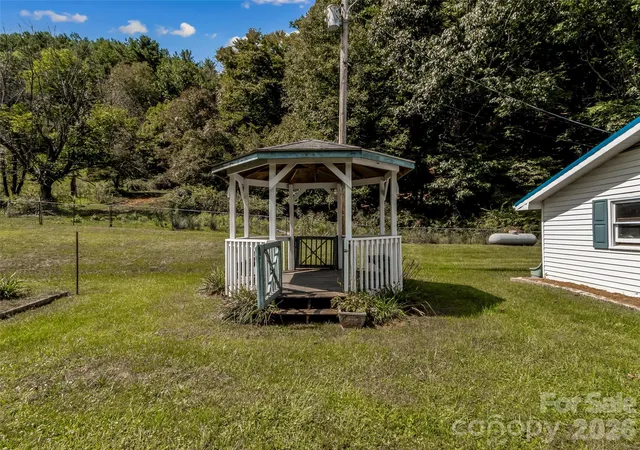 Photo 4 of Single family home for sale at 1878 Bolens Crk Rd, Burnsville, NC 28714 | MLS# 4429138 | Listing updated on 2026-10-01