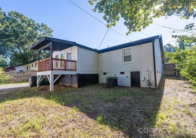 Photo 4 of Single family home for sale at 2520 Alleghany St, Charlotte, NC 28208 | MLS# 4429140 | Listing updated on 2026-10-24