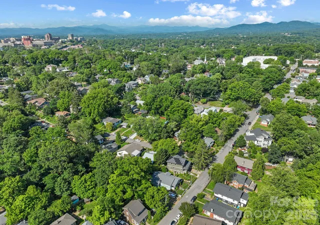 Photo 2 of Single family home for sale at 10 Cornelia St, Asheville, NC 28801 | MLS# 4429143 | Listing updated on 2026-10-02