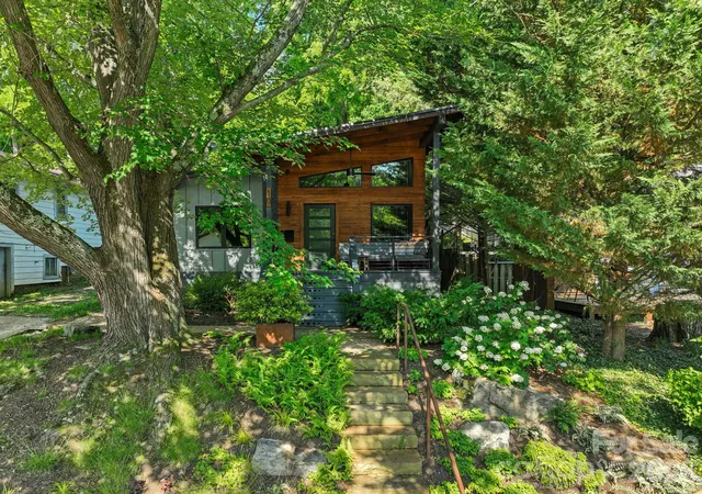 Photo 3 of Single family home for sale at 10 Cornelia St, Asheville, NC 28801 | MLS# 4429143 | Listing updated on 2026-10-02