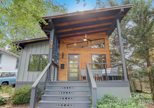 Photo 3 of Single family home for sale at 10 Cornelia St, Asheville, NC 28801 | MLS# 4429143 | Listing updated on 2026-10-02