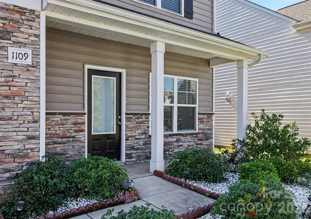Photo 1 of Single family home for sale at 1109 Pecan Ridge Rd, Fort Mill, SC 29715 | MLS# 4429147 | Listing updated on 2026-10-26