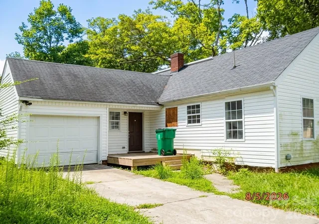 Photo 2 of Single family home for sale at 2101 Camp Greene St, Charlotte, NC 28208 | MLS# 4429152 | Listing updated on 2026-09-30