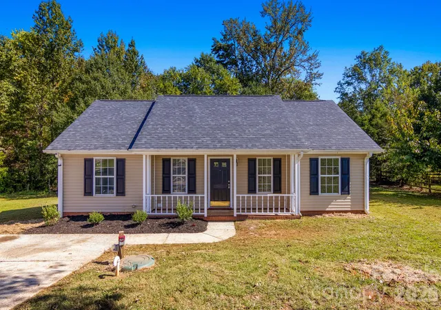 Photo 1 of Single family home for sale at 4318 Frank Vance Rd, Charlotte, NC 28216 | MLS# 4429154 | Listing updated on 2026-10-20