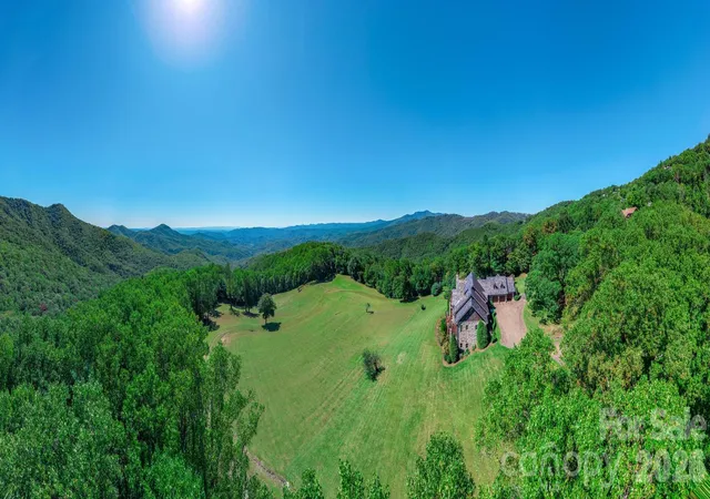Photo 3 of Single family home for sale at 733 Dogwood Ln, Blowing Rock, NC 28605 | MLS# 4429155 | Listing updated on 2026-10-16