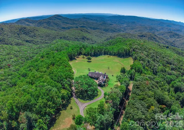 Photo 4 of Single family home for sale at 733 Dogwood Ln, Blowing Rock, NC 28605 | MLS# 4429155 | Listing updated on 2026-10-16
