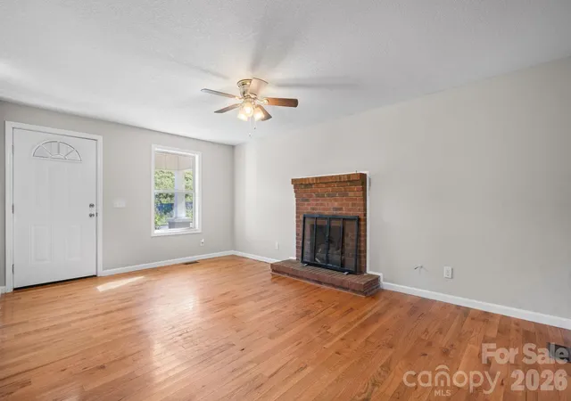 Photo 3 of Single family home for sale at 934 Fairview Dr Sw, Lenoir, NC 28645 | MLS# 4429159 | Listing updated on 2026-10-05