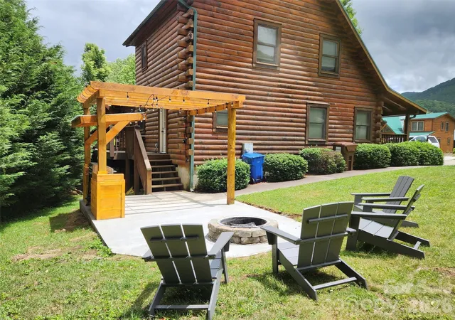 Photo 3 of Single family home for sale at 547 Panoramic Loop, Maggie Valley, NC 28751 | MLS# 4429171 | Listing updated on 2026-10-04