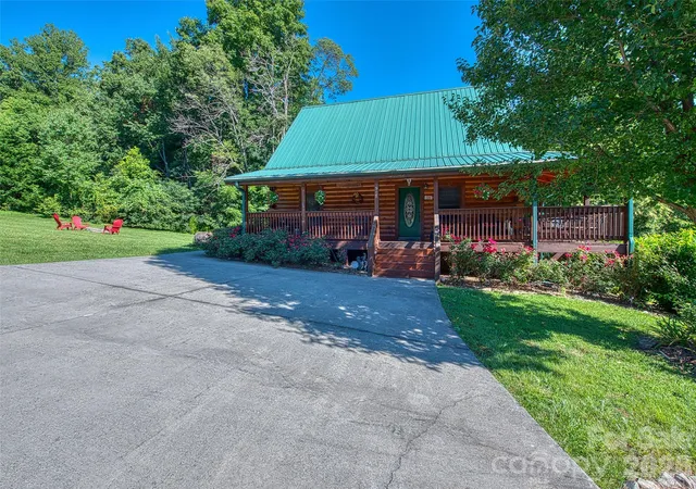 Photo 4 of Single family home for sale at 547 Panoramic Loop, Maggie Valley, NC 28751 | MLS# 4429171 | Listing updated on 2026-10-04
