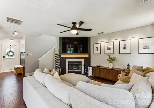 Photo 3 of Single family home for sale at 108 Henfield Way, Mooresville, NC 28117 | MLS# 4429175 | Listing updated on 2026-10-09