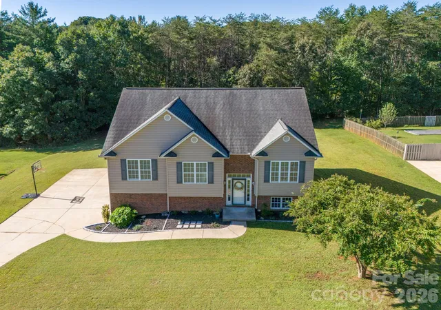 Photo 2 of Single family home for sale at 9530 Driftwood Ct, Hickory, NC 28601 | MLS# 4429180 | Listing updated on 2026-10-01