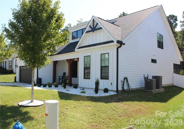 Photo 3 of Single family home for sale at 2423 Baxter Pl Se, Concord, NC 28025 | MLS# 4429182 | Listing updated on 2026-09-29
