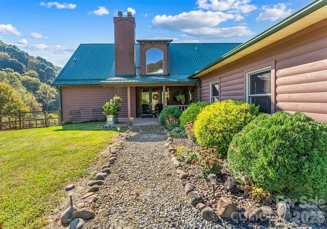Photo 3 of Single family home for sale at 101 Trinity Dr, Clyde, NC 28721 | MLS# 4429185 | Listing updated on 2026-10-27