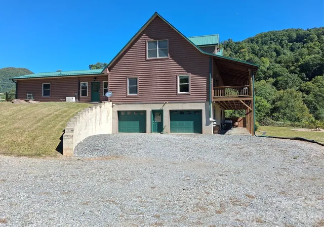 Photo 3 of Single family home for sale at 101 Trinity Dr, Clyde, NC 28721 | MLS# 4429185 | Listing updated on 2026-09-30