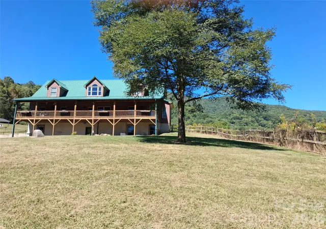 Photo 4 of Single family home for sale at 101 Trinity Dr, Clyde, NC 28721 | MLS# 4429185 | Listing updated on 2026-09-30