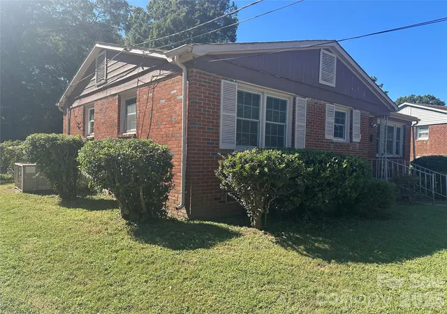 Photo 2 of Single family home for sale at 1435 Dean St, Charlotte, NC 28216 | MLS# 4429193 | Listing updated on 2026-09-29