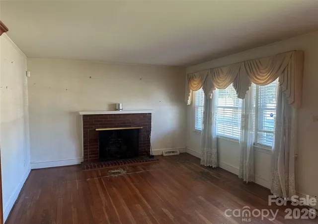 Photo 4 of Single family home for sale at 1435 Dean St, Charlotte, NC 28216 | MLS# 4429193 | Listing updated on 2026-09-29