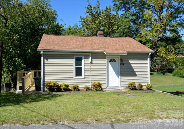 Photo 1 of Single family home for sale at 329 Morehead Rd, Marion, NC 28752 | MLS# 4429194 | Listing updated on 2026-10-02