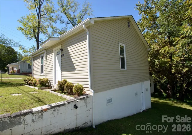 Photo 3 of Single family home for sale at 329 Morehead Rd, Marion, NC 28752 | MLS# 4429194 | Listing updated on 2026-10-02
