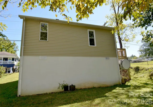 Photo 3 of Single family home for sale at 329 Morehead Rd, Marion, NC 28752 | MLS# 4429194 | Listing updated on 2026-10-02