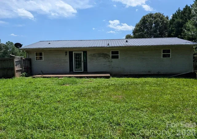 Photo 4 of Single family home for sale at 1859 Rollins Dr, Catawba, NC 28609 | MLS# 4429198 | Listing updated on 2026-10-06