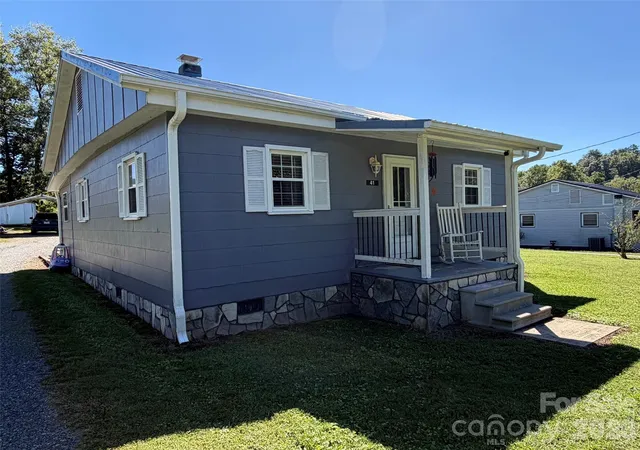 Photo 2 of Single family home for sale at 41 Whitner Dr, Marion, NC 28752 | MLS# 4429202 | Listing updated on 2026-09-30