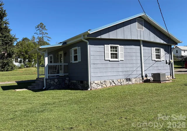 Photo 3 of Single family home for sale at 41 Whitner Dr, Marion, NC 28752 | MLS# 4429202 | Listing updated on 2026-09-30