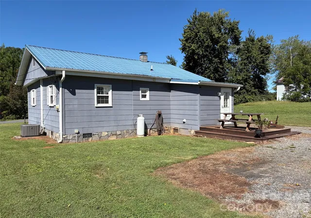 Photo 4 of Single family home for sale at 41 Whitner Dr, Marion, NC 28752 | MLS# 4429202 | Listing updated on 2026-09-30
