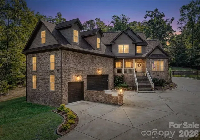 Photo 1 of Single family home for sale at 330 Woodland Glen Rd, Clover, SC 29710 | MLS# 4429203 | Listing updated on 2026-10-04
