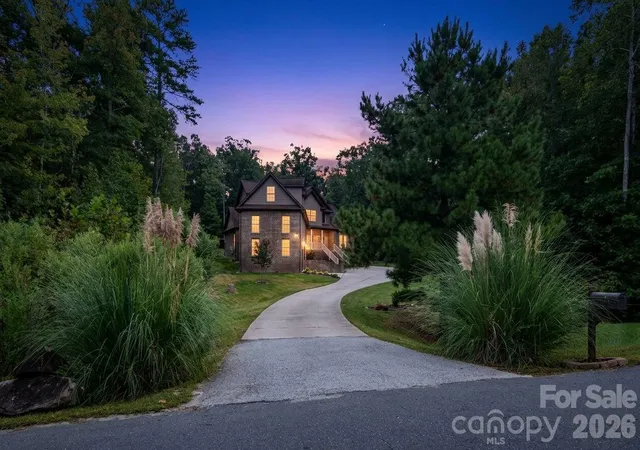 Photo 2 of Single family home for sale at 330 Woodland Glen Rd, Clover, SC 29710 | MLS# 4429203 | Listing updated on 2026-10-04