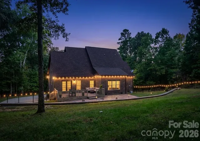 Photo 3 of Single family home for sale at 330 Woodland Glen Rd, Clover, SC 29710 | MLS# 4429203 | Listing updated on 2026-10-04