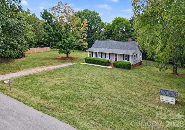 Photo 1 of Single family home for sale at 1617 Lawing Rd, Charlotte, NC 28216 | MLS# 4429211 | Listing updated on 2026-10-11