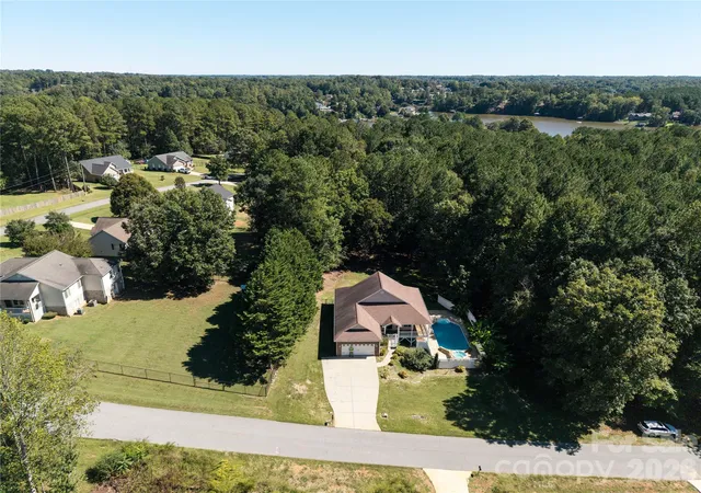 Photo 2 of Single family home for sale at 6391 Cathedral Dr, Hickory, NC 28601 | MLS# 4429217 | Listing updated on 2026-10-03