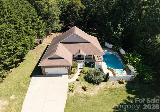 Photo 3 of Single family home for sale at 6391 Cathedral Dr, Hickory, NC 28601 | MLS# 4429217 | Listing updated on 2026-10-03