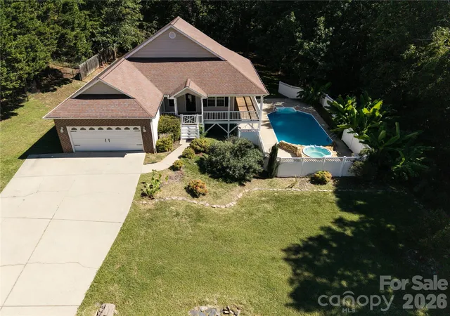 Photo 4 of Single family home for sale at 6391 Cathedral Dr, Hickory, NC 28601 | MLS# 4429217 | Listing updated on 2026-10-03