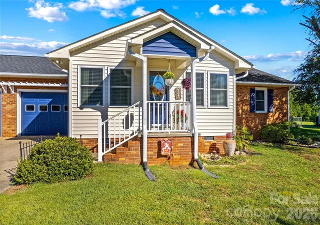 Photo 2 of Single family home for sale at 186 Antler Dr, Statesville, NC 28625 | MLS# 4429218 | Listing updated on 2026-10-04