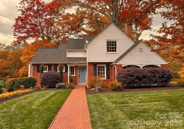 Photo 1 of Single family home for sale at 431 9th Street Nw, Hickory, NC 28601 | MLS# 4429225 | Listing updated on 2026-10-03