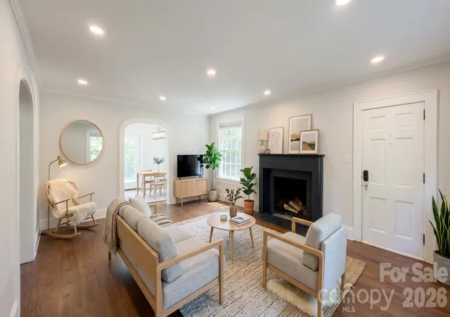 Photo 3 of Single family home for sale at 431 9th Street Nw, Hickory, NC 28601 | MLS# 4429225 | Listing updated on 2026-10-03