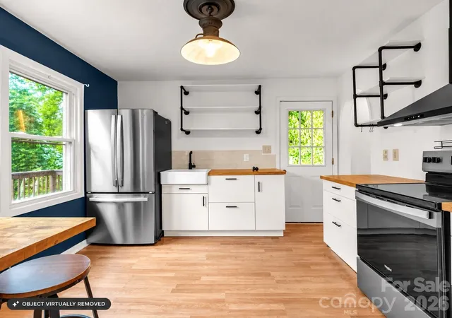 Photo 2 of Single family home for sale at 697 Courtney Dr, Hendersonville, NC 28792 | MLS# 4429227 | Listing updated on 2026-10-03