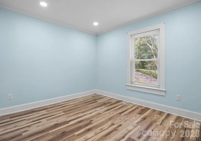 Photo 3 of Single family home for sale at 102 Lake Dr, Hickory, NC 28601 | MLS# 4429233 | Listing updated on 2026-10-05