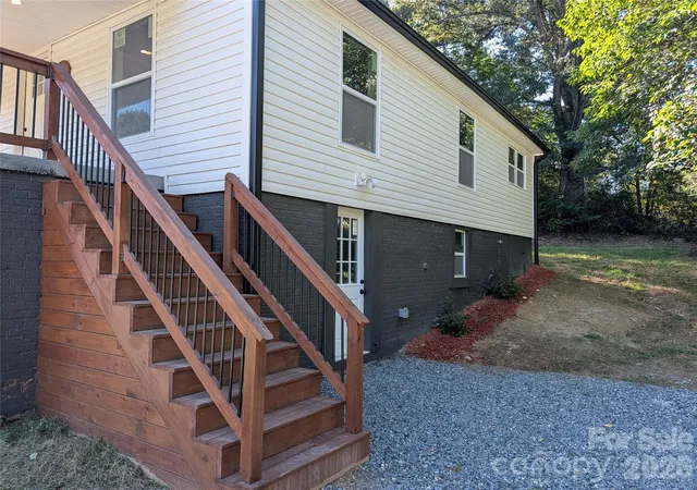 Photo 4 of Single family home for sale at 213 Rice St, Kannapolis, NC 28081 | MLS# 4429234 | Listing updated on 2026-09-30