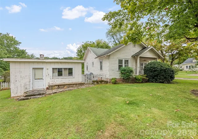 Single family home for sale at 102 W Marshall St, Waynesville, NC 28786 | MLS# 4429237