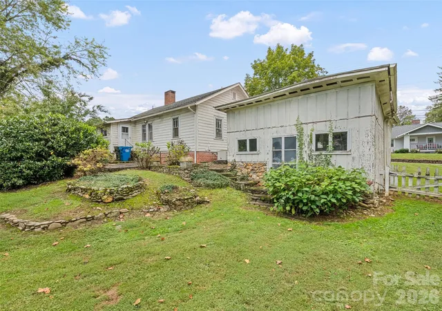 Photo 4 of Single family home for sale at 102 W Marshall St, Waynesville, NC 28786 | MLS# 4429237 | Listing updated on 2026-10-02