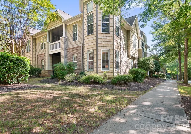 Photo 2 of Condo for sale at 9007 Rosalyn Glen Rd, Cornelius, NC 28031 | MLS# 4429240 | Listing updated on 2026-10-03