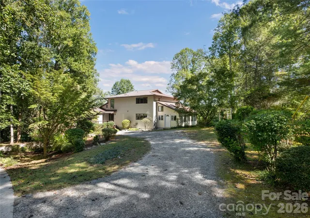 Photo 1 of Single family home for sale at 623 Owensby Rd, Hendersonville, NC 28792 | MLS# 4429242 | Listing updated on 2026-09-29