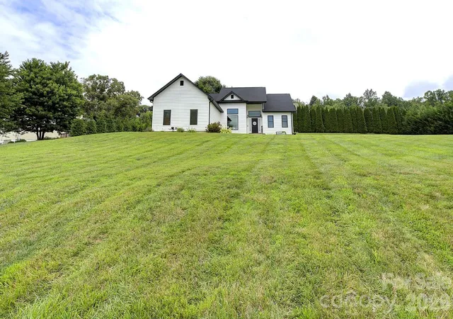 Photo 3 of Single family home for sale at 60 Golden Ln, Leicester, NC 28748 | MLS# 4429246 | Listing updated on 2026-10-04