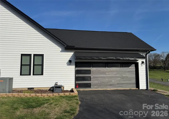 Photo 3 of Single family home for sale at 60 Golden Ln, Leicester, NC 28748 | MLS# 4429246 | Listing updated on 2026-10-04